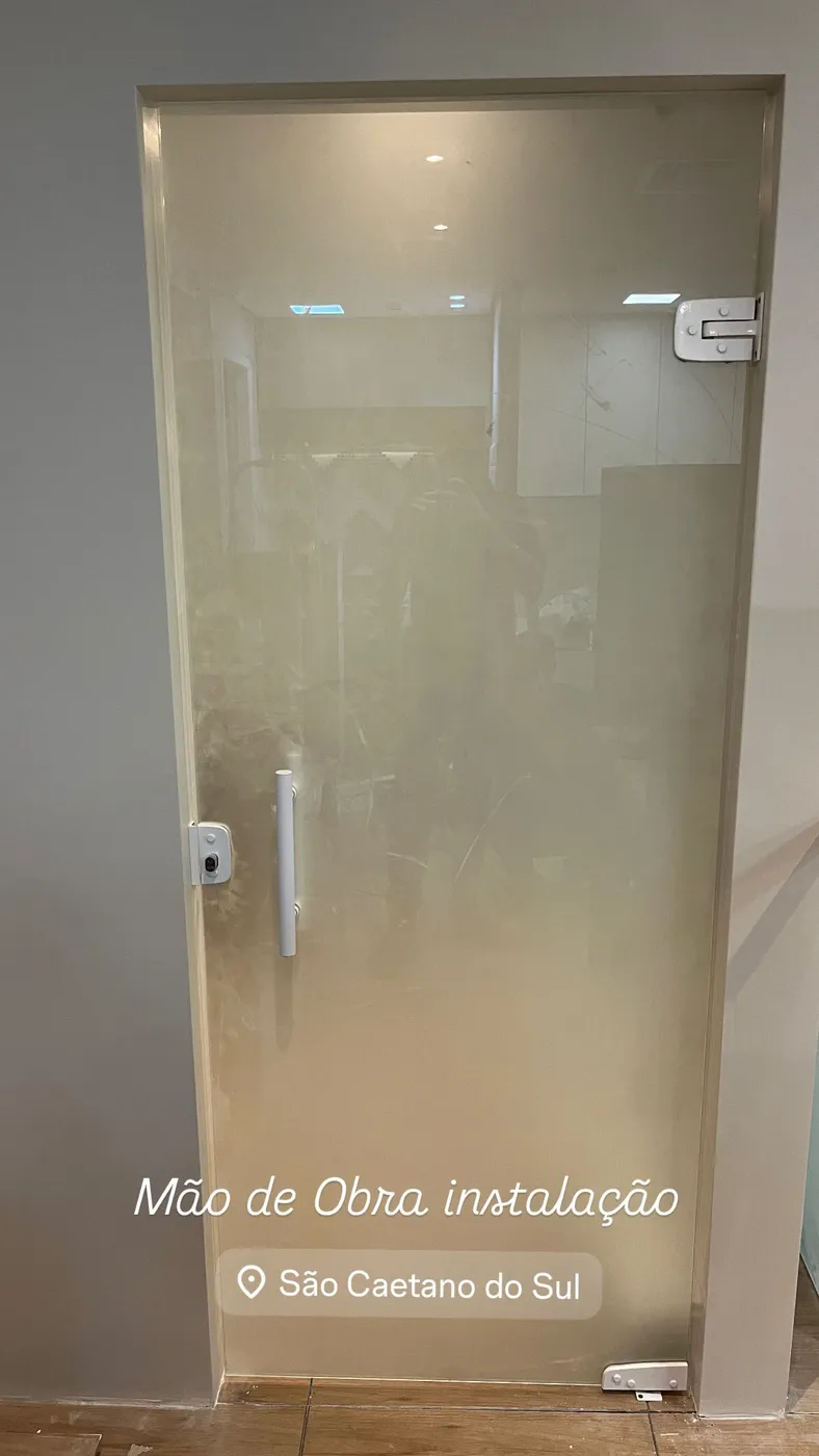 Portas de vidro temperado — projeto 8 executado pela Lucas Glass em São Paulo